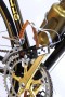 Crankset gold plated, pedal anodized brown, water bottle gold